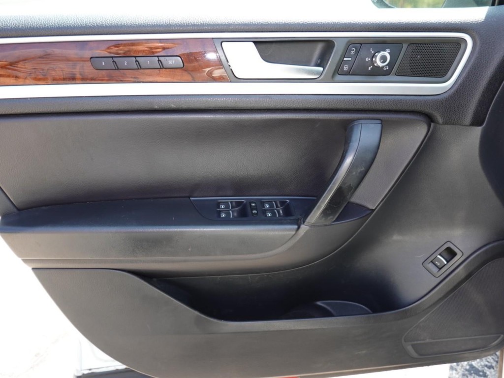 2013 Volkswagen Touareg Lux photo 18