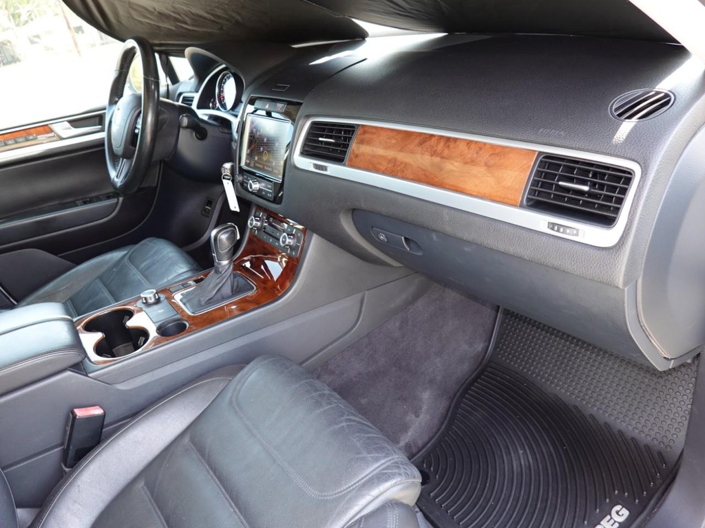 2013 Volkswagen Touareg Lux photo 20