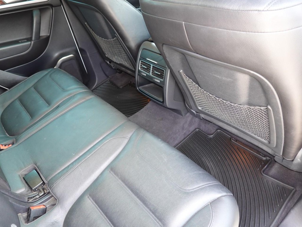 2013 Volkswagen Touareg Lux photo 22