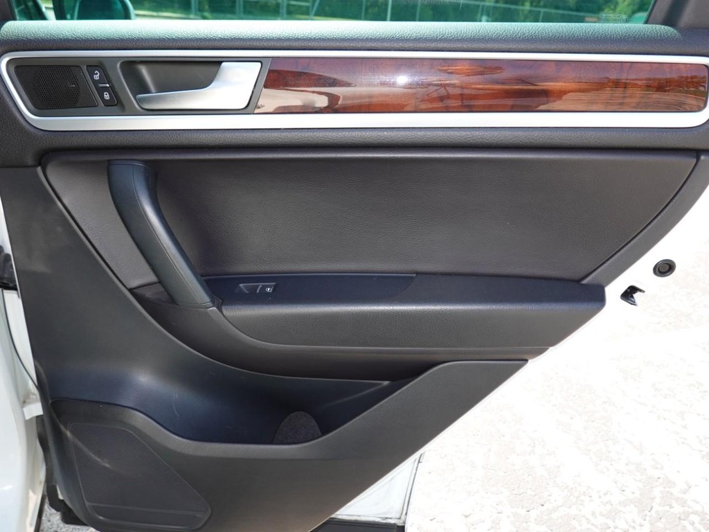2013 Volkswagen Touareg Lux photo 23