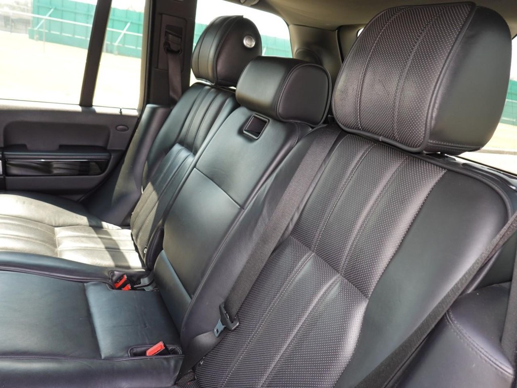 2011 Land Rover Range Rover HSE LUX photo 19