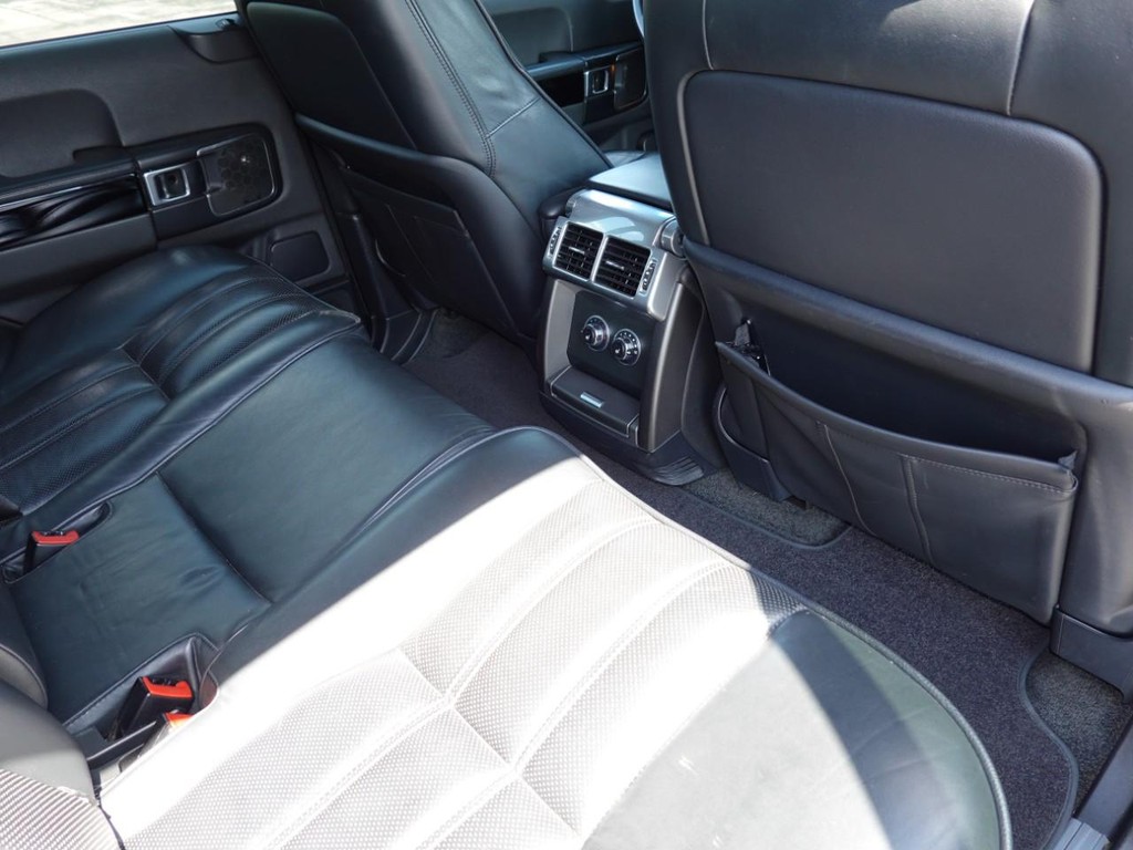 2011 Land Rover Range Rover HSE LUX photo 24