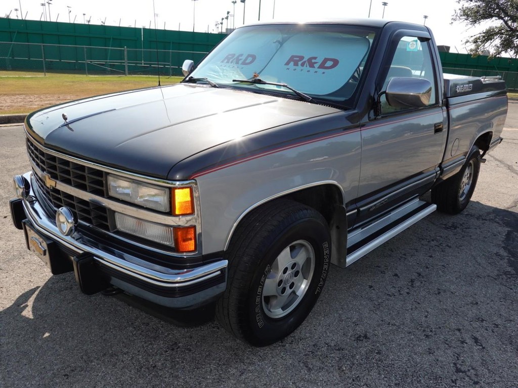 Chevrolet C/K 1500 Vehicle Full-screen Gallery Image 03