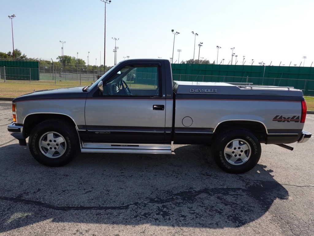 Chevrolet C/K 1500 Vehicle Full-screen Gallery Image 04