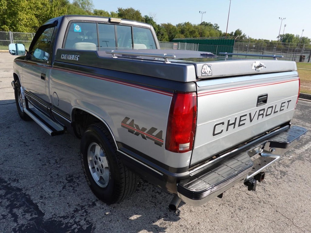 Chevrolet C/K 1500 Vehicle Full-screen Gallery Image 05