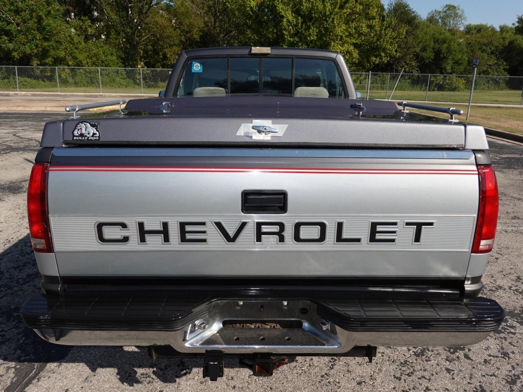 Chevrolet C/K 1500 Vehicle Full-screen Gallery Image 06