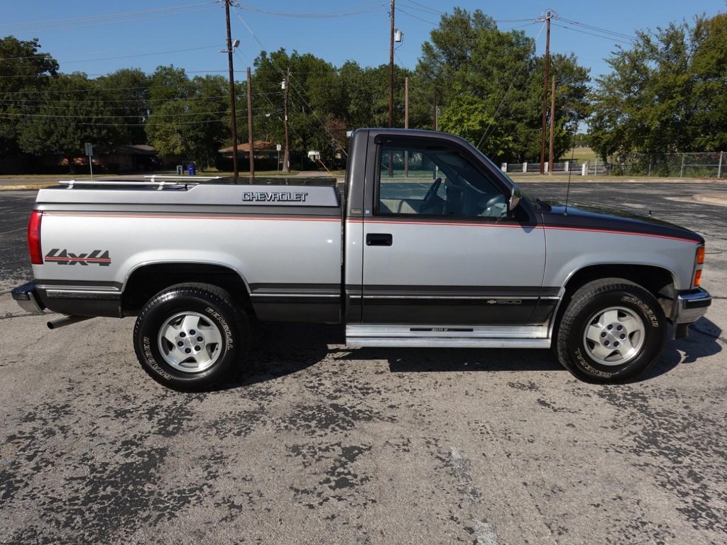 Chevrolet C/K 1500 Vehicle Full-screen Gallery Image 09