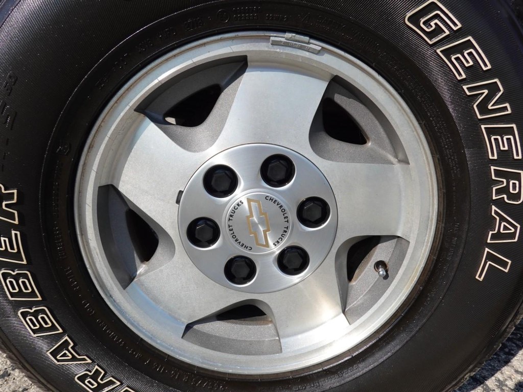 Chevrolet C/K 1500 Vehicle Full-screen Gallery Image 10