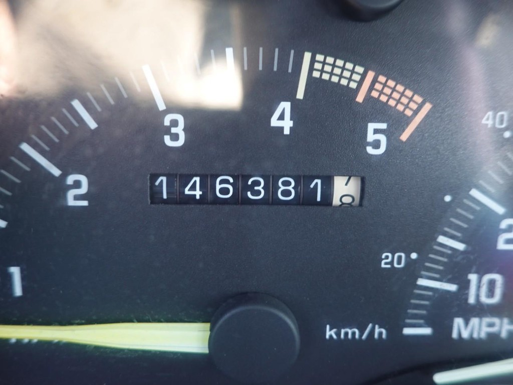 Chevrolet C/K 1500 Vehicle Full-screen Gallery Image 13