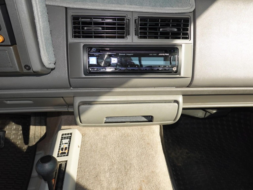 Chevrolet C/K 1500 Vehicle Full-screen Gallery Image 15