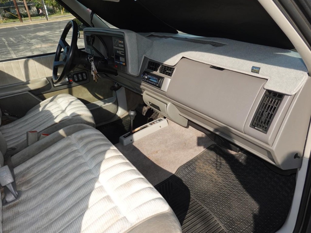 Chevrolet C/K 1500 Vehicle Full-screen Gallery Image 19