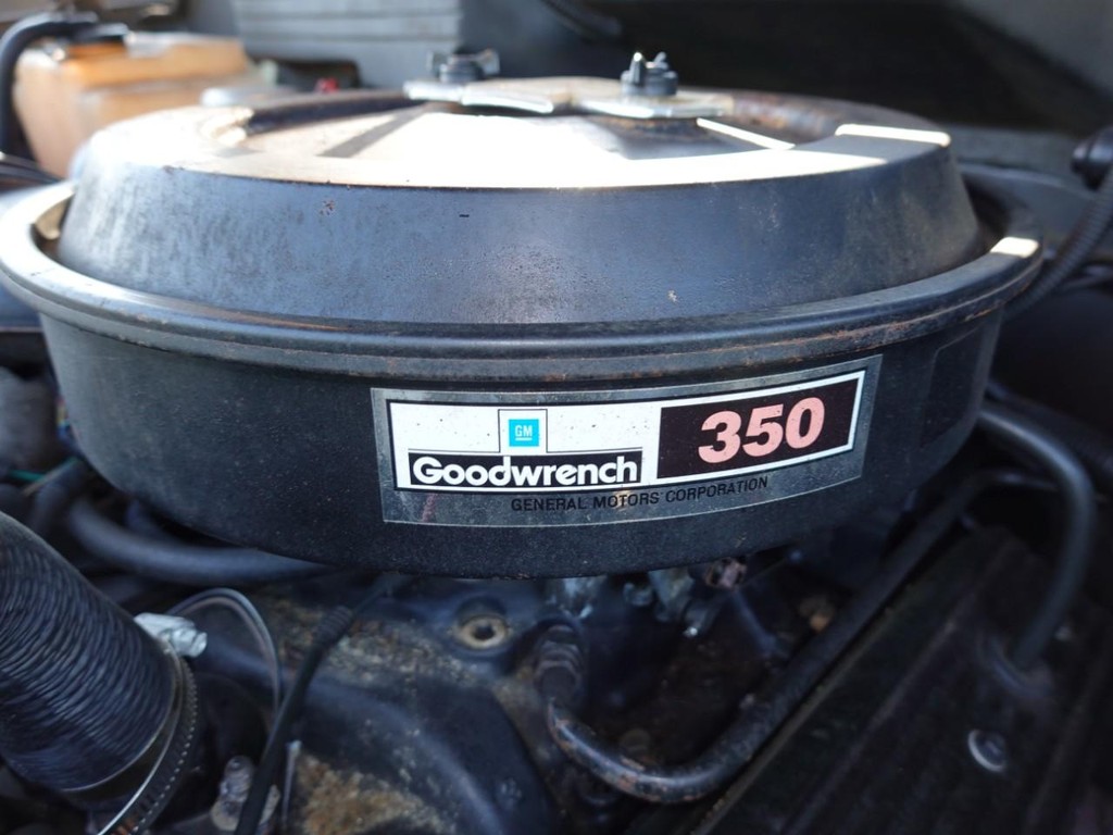 Chevrolet C/K 1500 Vehicle Full-screen Gallery Image 25