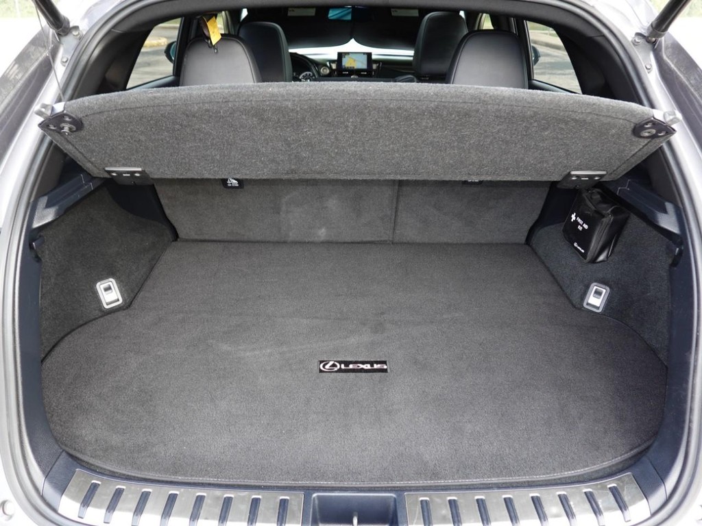 Lexus NX 200t Vehicle Full-screen Gallery Image 27