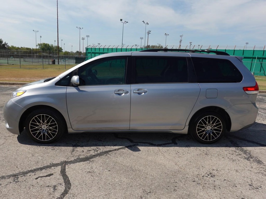 2012 Toyota Sienna Limited photo 4
