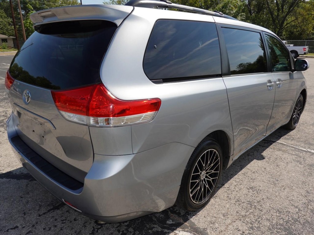 2012 Toyota Sienna Limited photo 7
