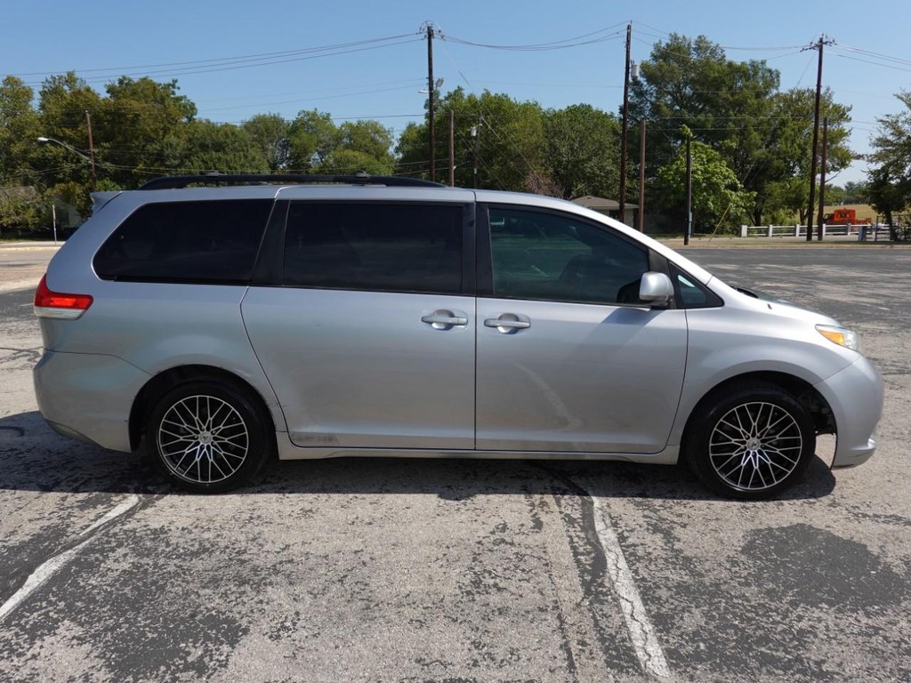2012 Toyota Sienna Limited photo 8