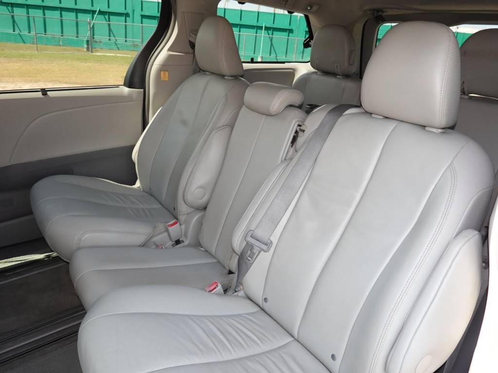 2012 Toyota Sienna Limited photo 19