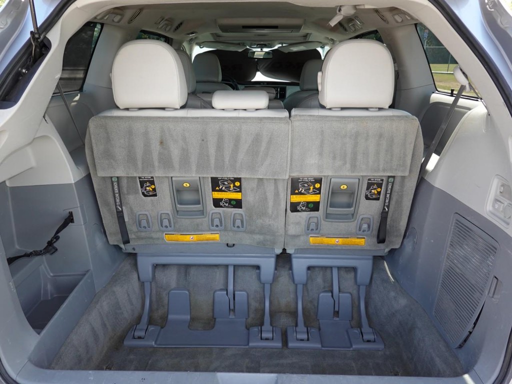 2012 Toyota Sienna Limited photo 24