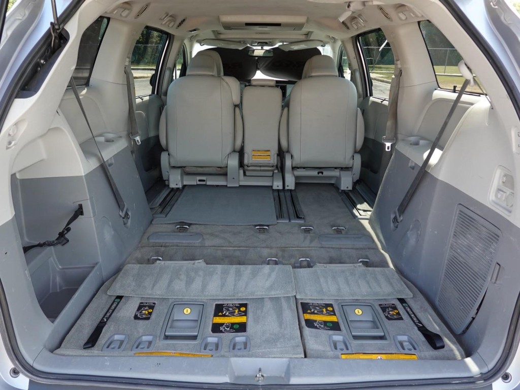 2012 Toyota Sienna Limited photo 25