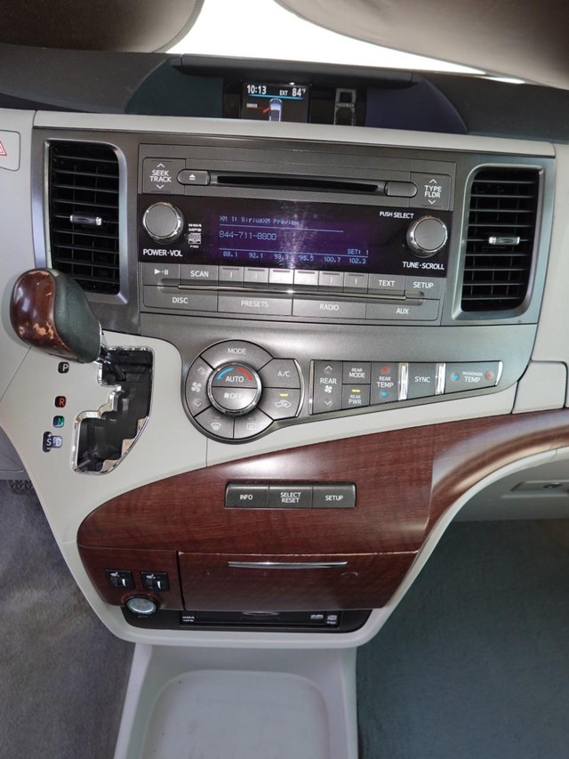 2012 Toyota Sienna Limited photo 13