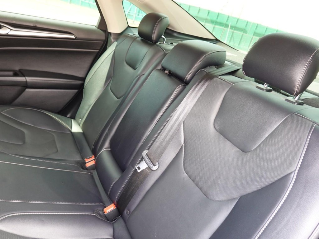 2018 Ford Fusion Titanium photo 19