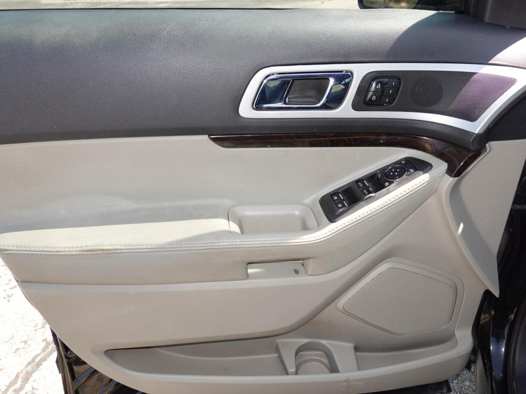 2012 Ford Explorer Limited photo 16