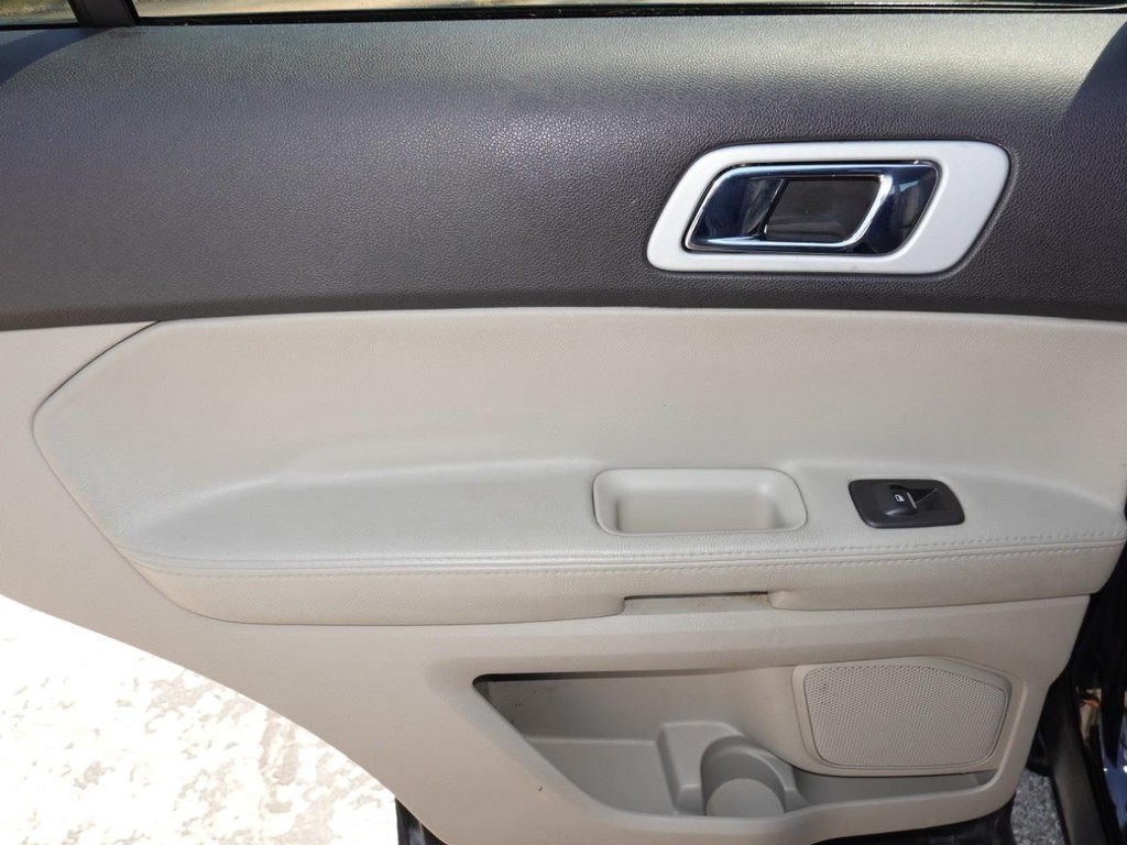 2012 Ford Explorer Limited photo 18