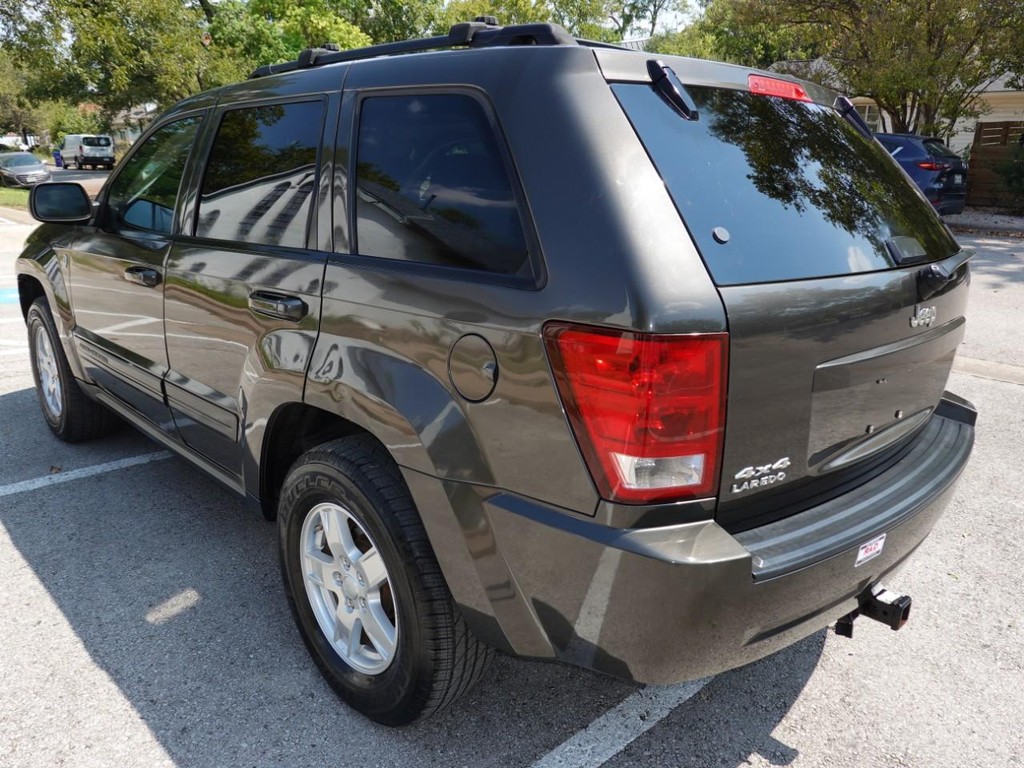 2006 Jeep Grand Cherokee Laredo photo 2