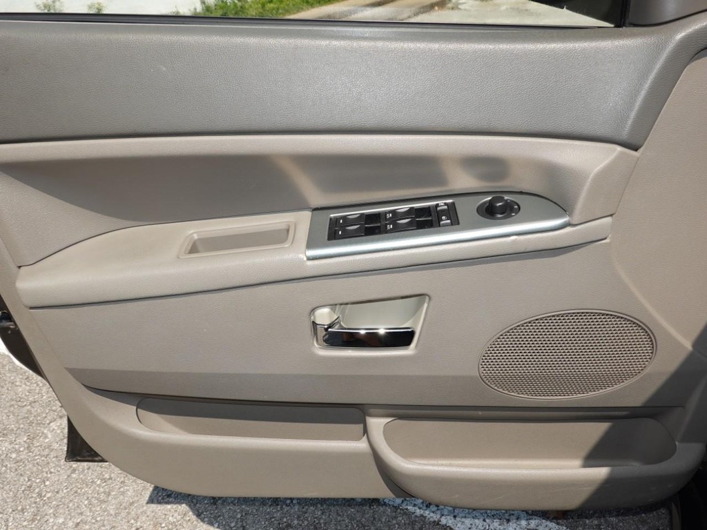 2006 Jeep Grand Cherokee Laredo photo 13