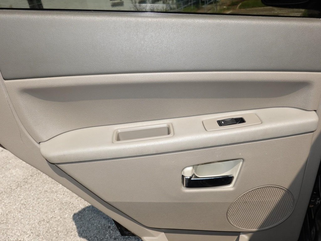 2006 Jeep Grand Cherokee Laredo photo 15