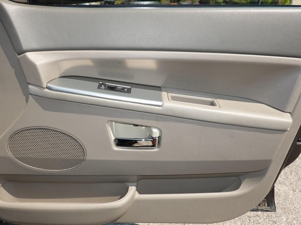 2006 Jeep Grand Cherokee Laredo photo 17