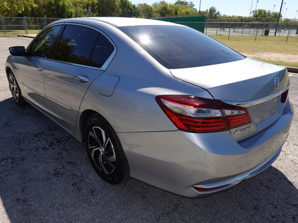 Honda Accord Sedan Vehicle Full-screen Gallery Image 05