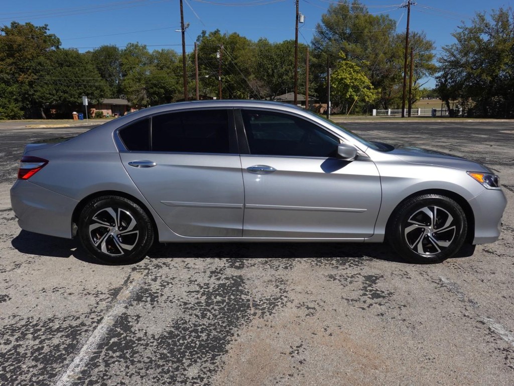Honda Accord Sedan Vehicle Full-screen Gallery Image 08