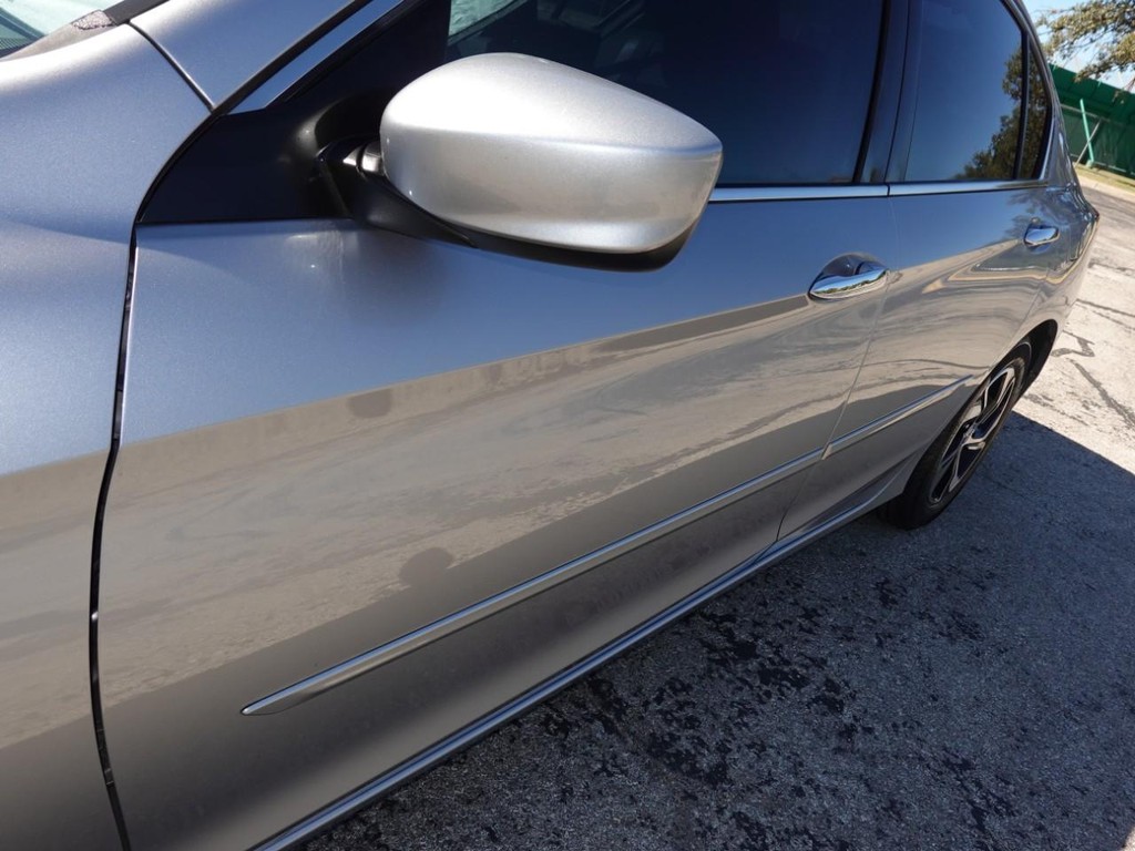 Honda Accord Sedan Vehicle Full-screen Gallery Image 10