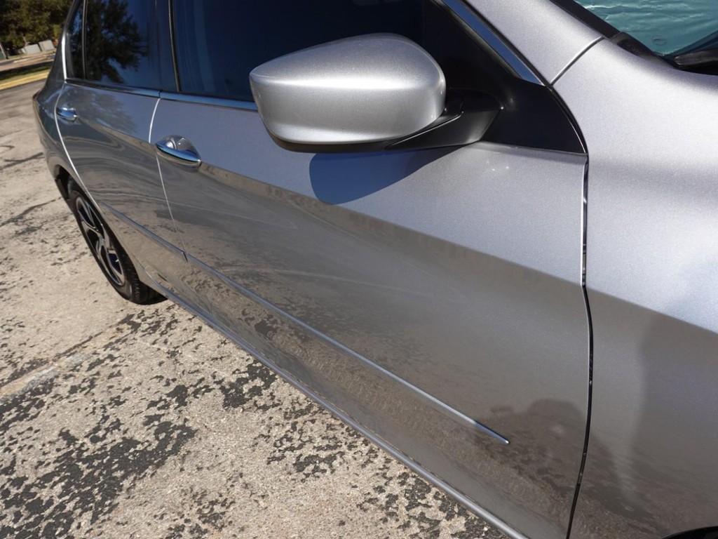 Honda Accord Sedan Vehicle Full-screen Gallery Image 11