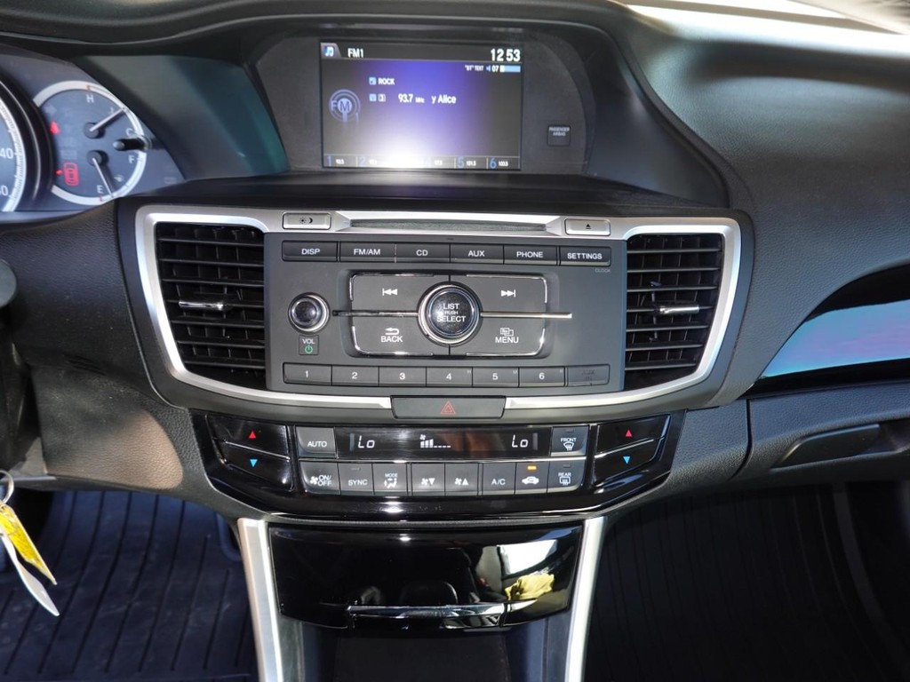 Honda Accord Sedan Vehicle Full-screen Gallery Image 14