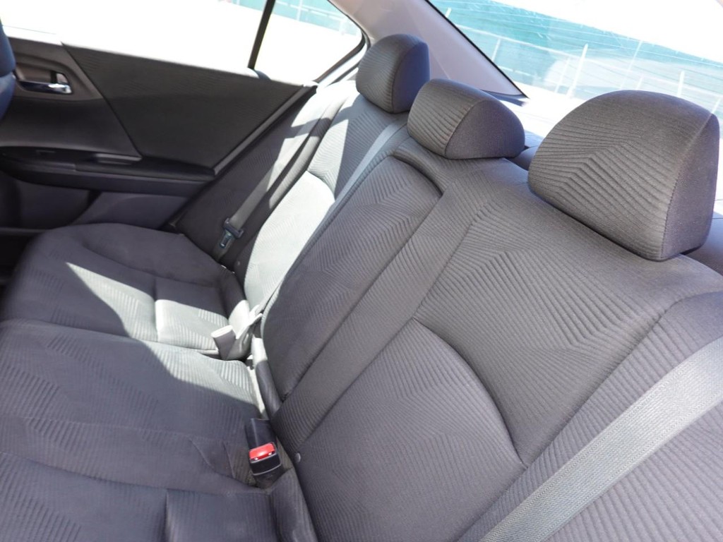 Honda Accord Sedan Vehicle Full-screen Gallery Image 19