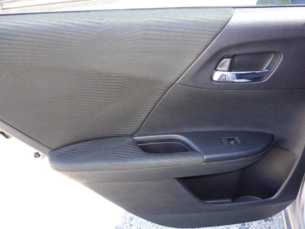 Honda Accord Sedan Vehicle Full-screen Gallery Image 20