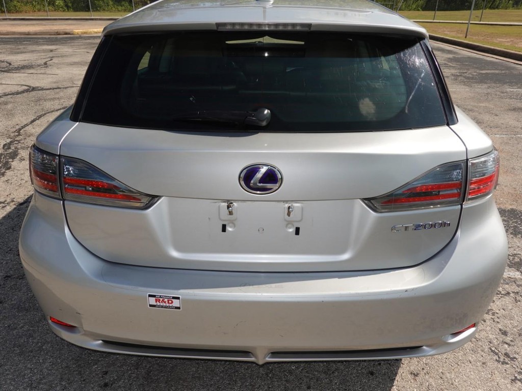 Lexus CT 200h Vehicle Full-screen Gallery Image 06