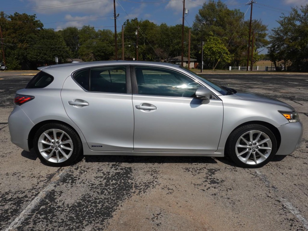 Lexus CT 200h Vehicle Full-screen Gallery Image 08