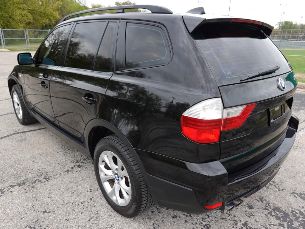 BMW X3 Vehicle Full-screen Gallery Image 05