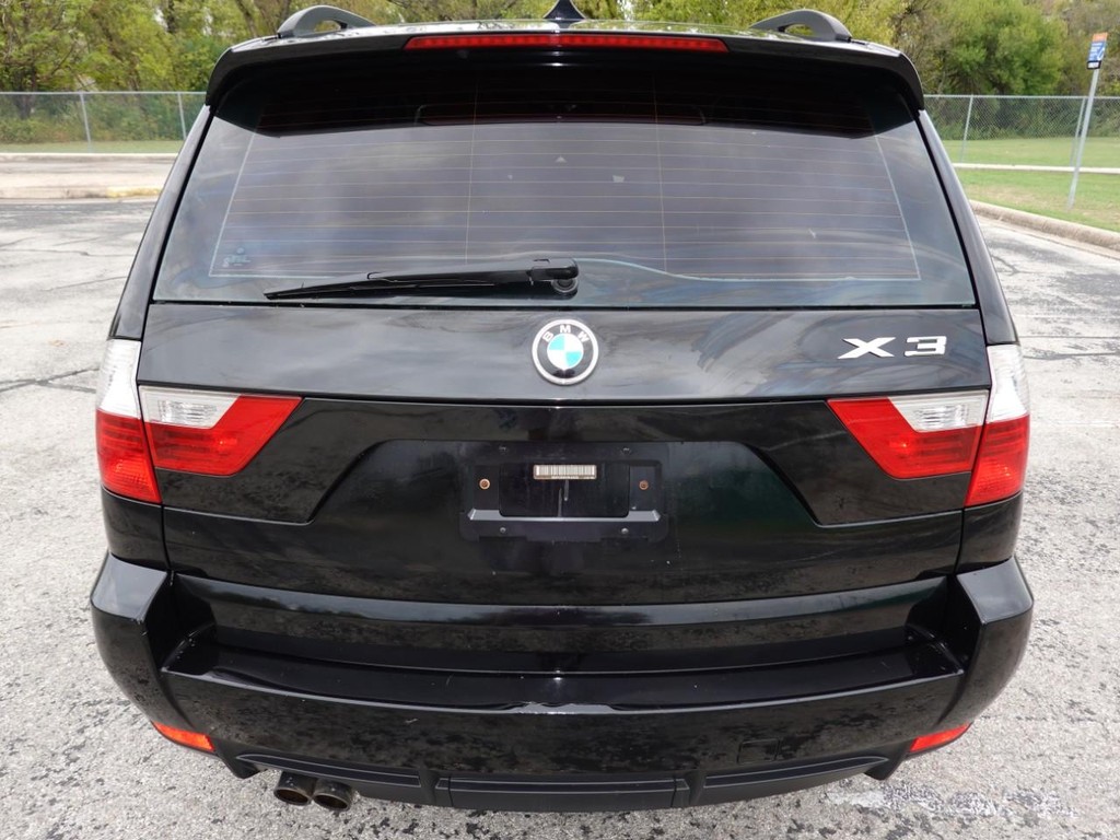 BMW X3 Vehicle Full-screen Gallery Image 06