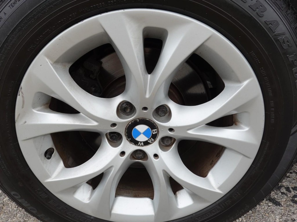 BMW X3 Vehicle Full-screen Gallery Image 09