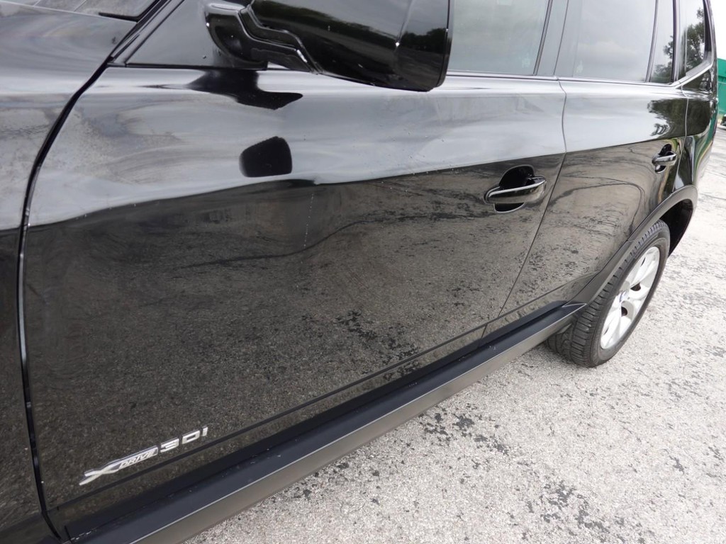 BMW X3 Vehicle Full-screen Gallery Image 10