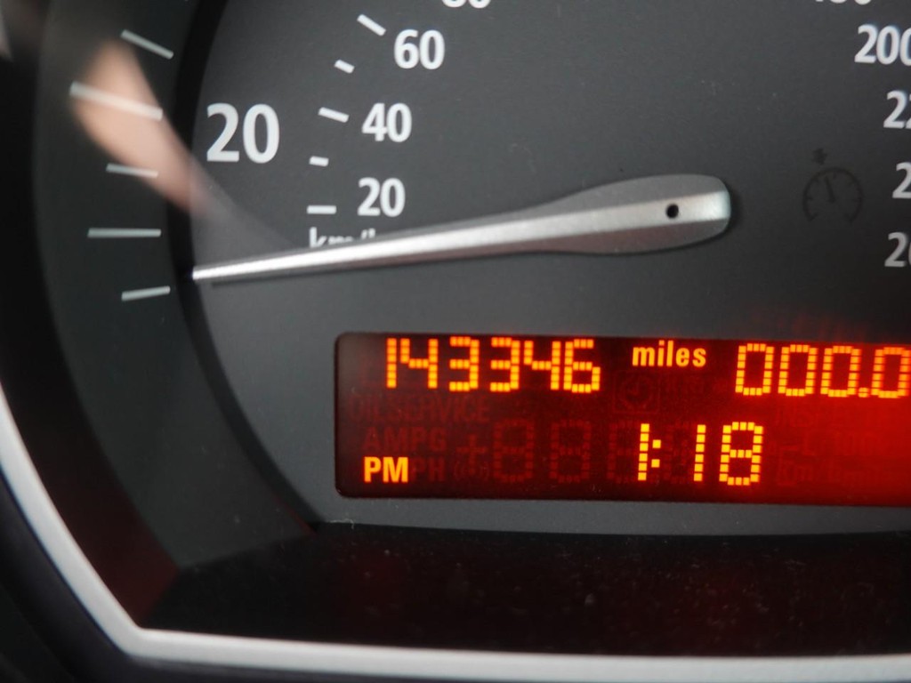 BMW X3 Vehicle Full-screen Gallery Image 12