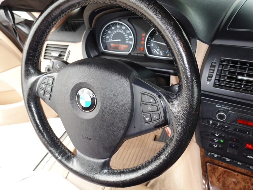 BMW X3 Vehicle Full-screen Gallery Image 13