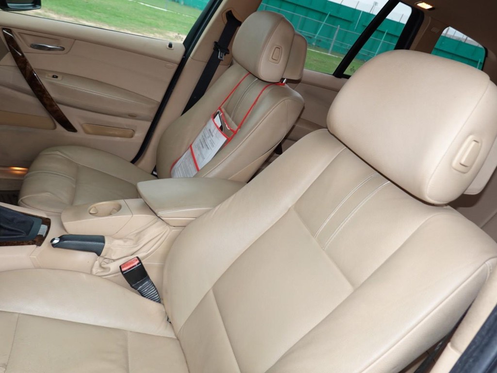 BMW X3 Vehicle Full-screen Gallery Image 15