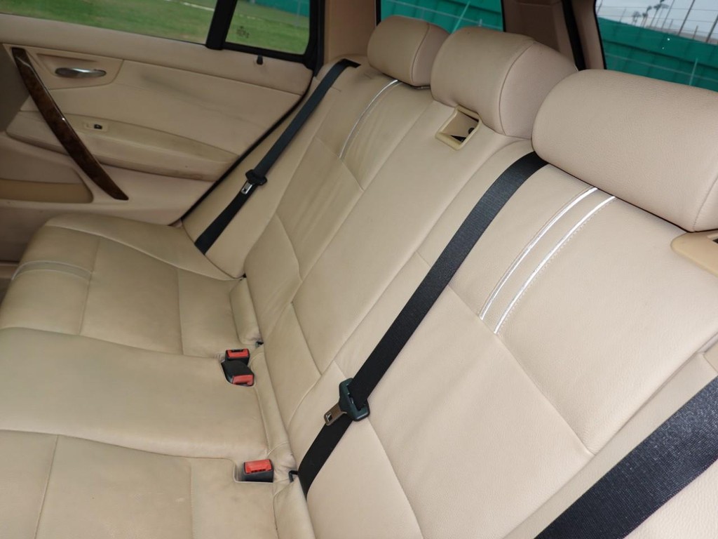 BMW X3 Vehicle Full-screen Gallery Image 19