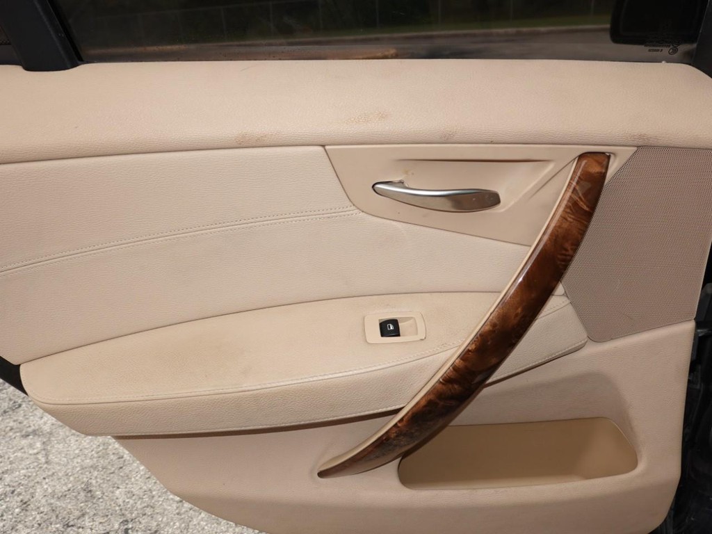 BMW X3 Vehicle Full-screen Gallery Image 20