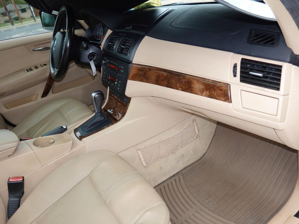 BMW X3 Vehicle Full-screen Gallery Image 21